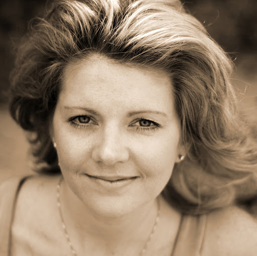 Michelle Delaney Photo 37