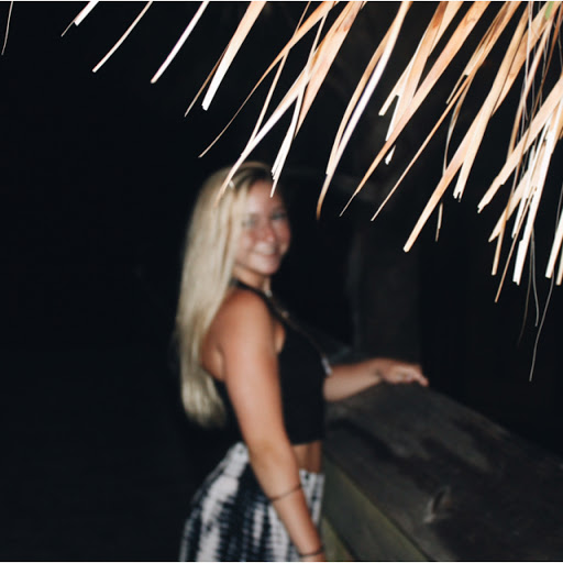 Courtney Wolfe Photo 16