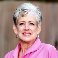 Beth Faulkner Photo 22