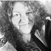 Kelly Little Photo 16