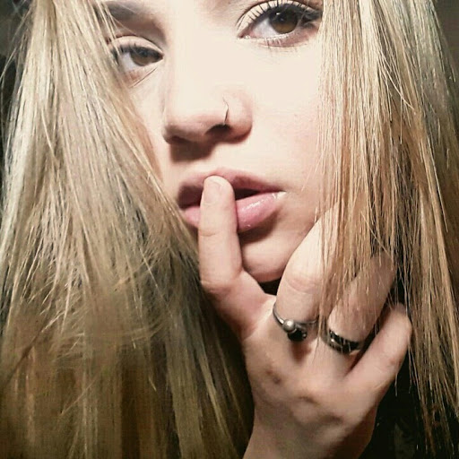 Victoria Villanueva Photo 9