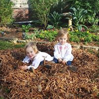 Julie Messenger Photo 20