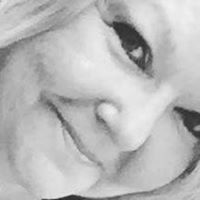 Laura Wolff Photo 32