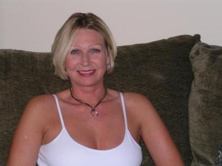 Debra Skelton Photo 17