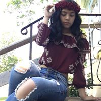 Stephanie Hernandez Photo 26