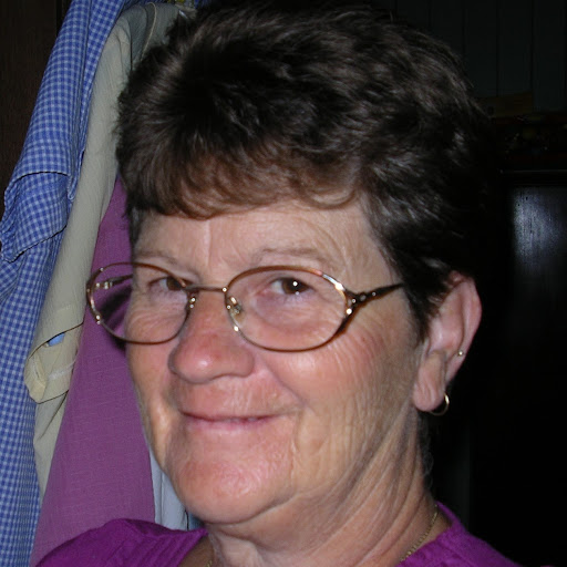 Elizabeth Bender Photo 25