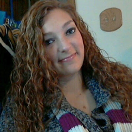 Elizabeth Hardy Photo 41