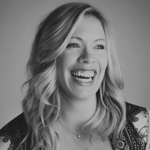 Carly White Photo 30