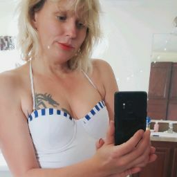 Kate Holland Photo 32