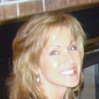 Paula Adams Photo 19