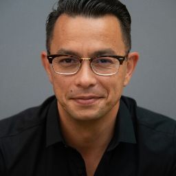 Steven Quinn Photo 29