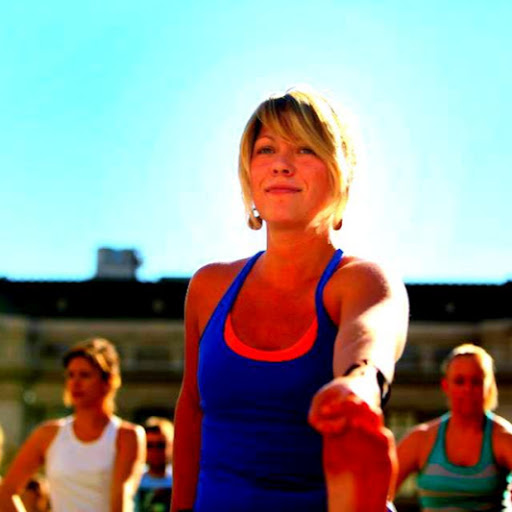 Emily Draper Photo 13