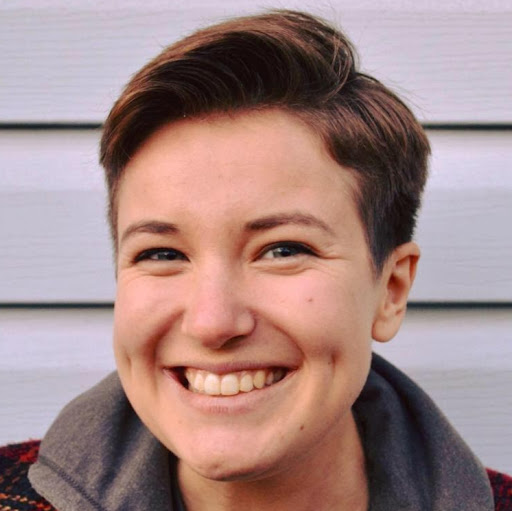 Julia Riddle Photo 18