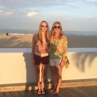 Julie Vaught Photo 13