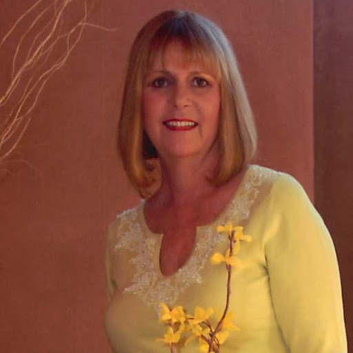 Angie Hall Photo 8