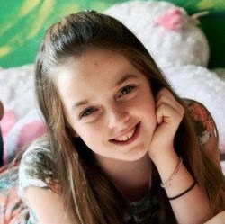 Julia Wyman Photo 10