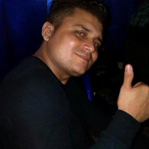 Efrain Quiroz Photo 8