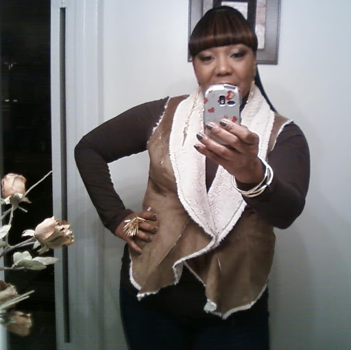 Traci Oliver Photo 9