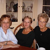 Lisa Newcomb Photo 20