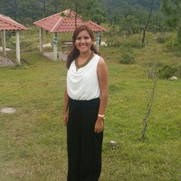 Karla Arias Photo 6