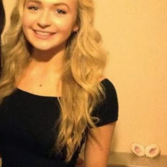 Amy Knowles Photo 38