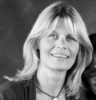 Tracy Hughes Photo 20