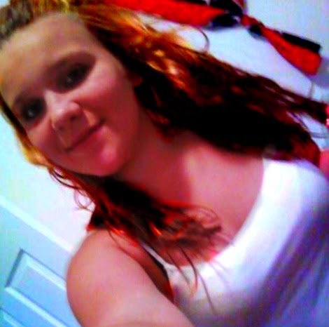 Amber Rowe Photo 13