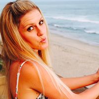 Melanie Hart Photo 17