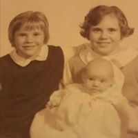 Debbie Groves Photo 25