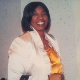 Stephanie Henderson Photo 7