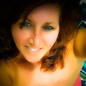 Linda Steele Photo 30