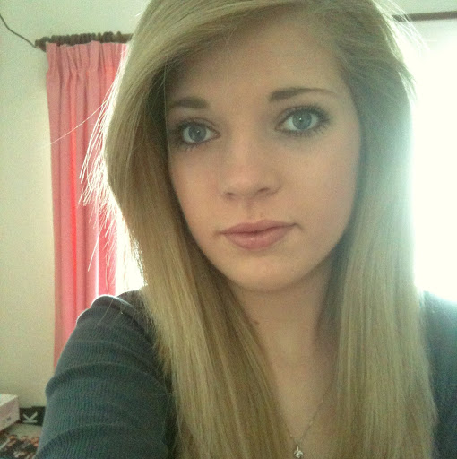 Laura Desmond Photo 19