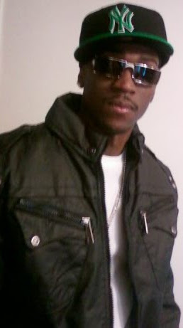 Aaron Rollins Photo 3
