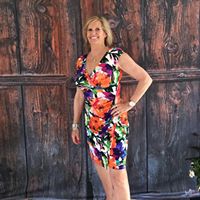 Julie Barringer Photo 12