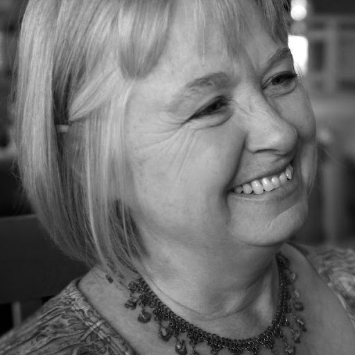 Lynne Davis Photo 27