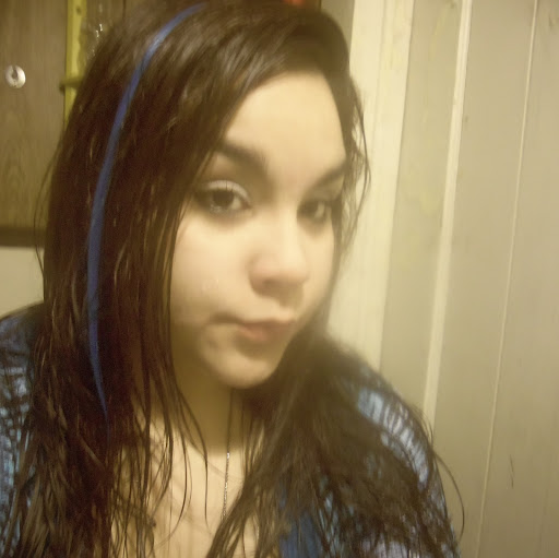 Victoria Salinas Photo 11