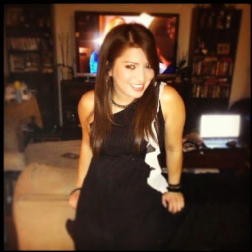 Elizabeth Monge Photo 10