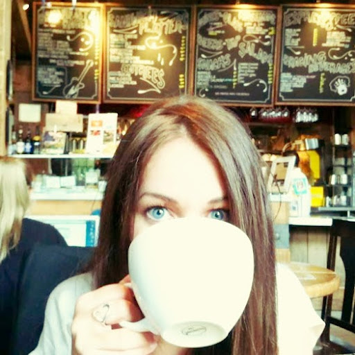 Sarah March Photo 17