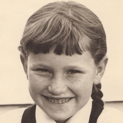 Helen Nicholas Photo 14