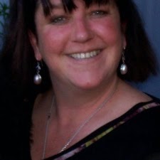 Linda Fraser Photo 29