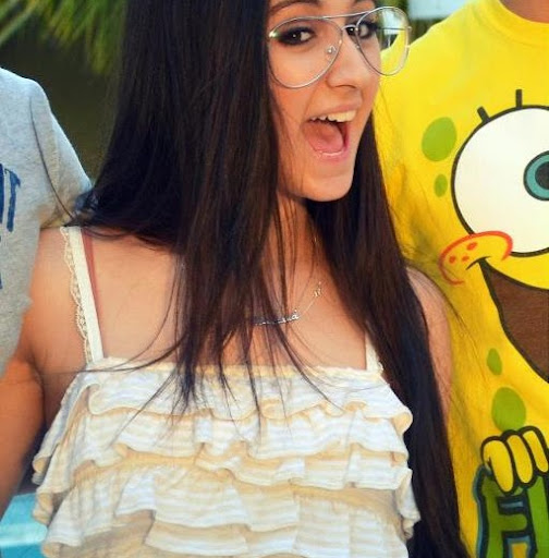 Nicole Mello Photo 12