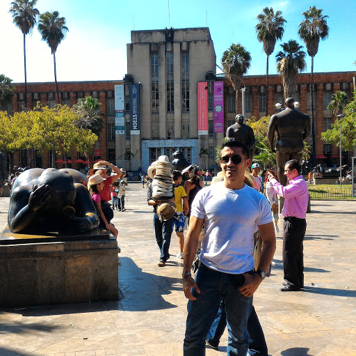 Alonso Escobar Photo 11