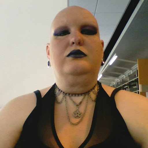 Elizabeth Garber Photo 29