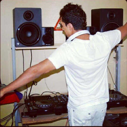 Harry Valentin Photo 20