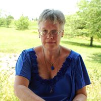 Laurie Reynolds Photo 44