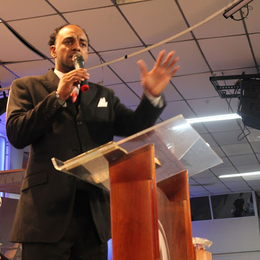 Dennis Dixon Photo 7