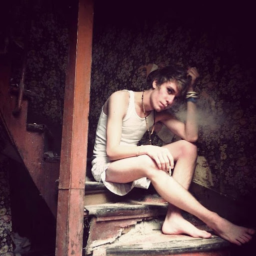 Robin Little Photo 22