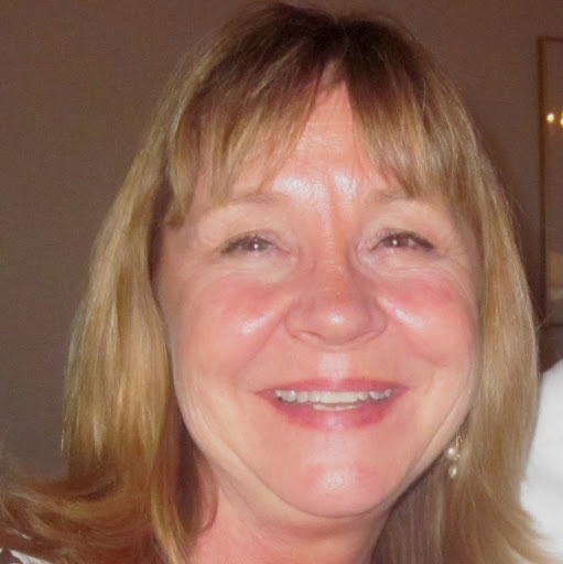Elizabeth Davison Photo 17