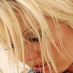 Tonya Walker Photo 17