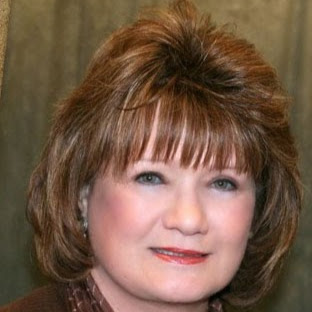 Julia Schroeder Photo 20